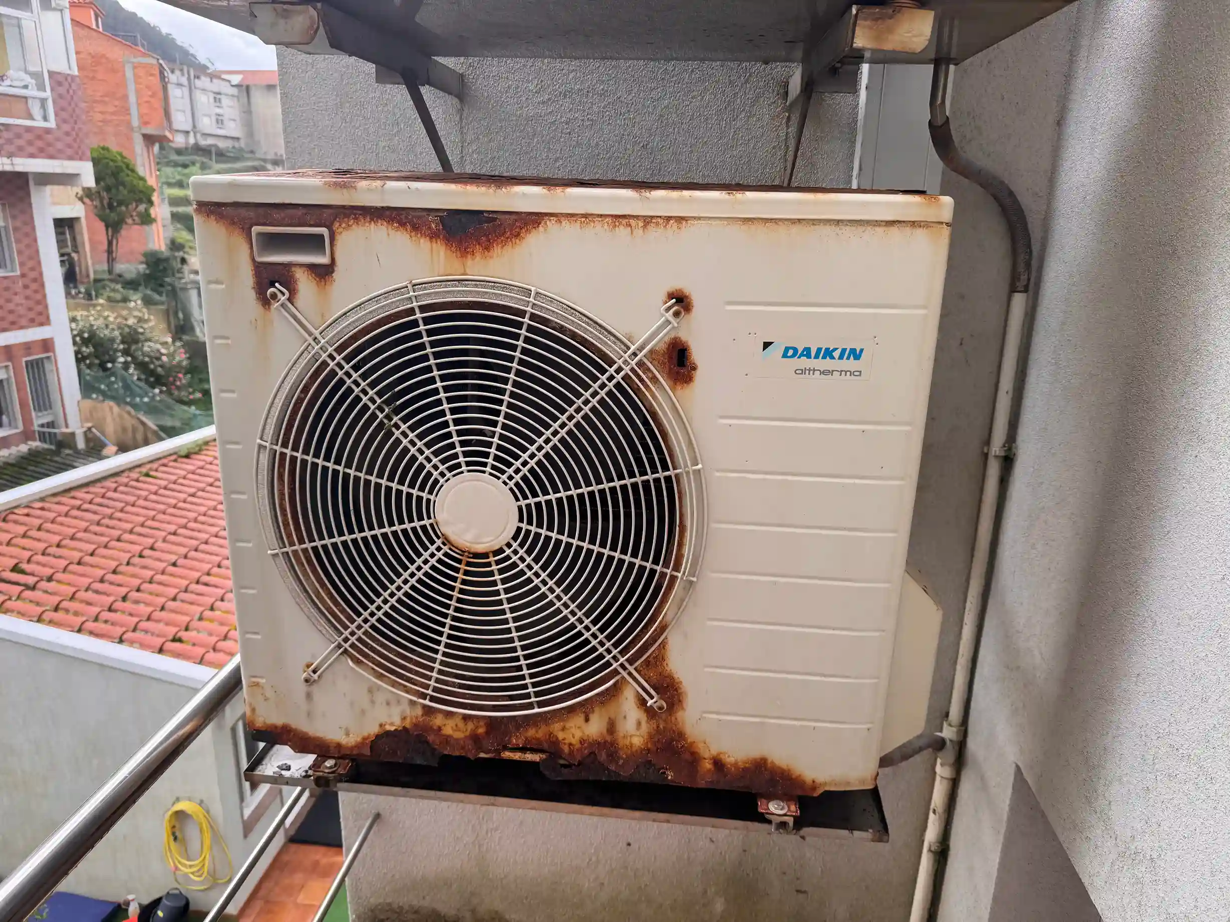 Frontal de la unidad exterior Daikin Altherma